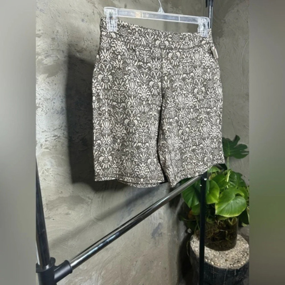 #963 Women’s Athleta size bin 6